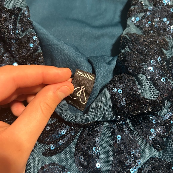 Windsor size LARGE dark teal dress. Perfect for homecoming or a nice event. - Picture 4 of 4